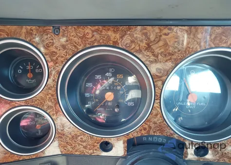 1989 GMC Suburban R15 Conventional z USA, uszkodzony, nr VIN 1GKER16K7KF534224